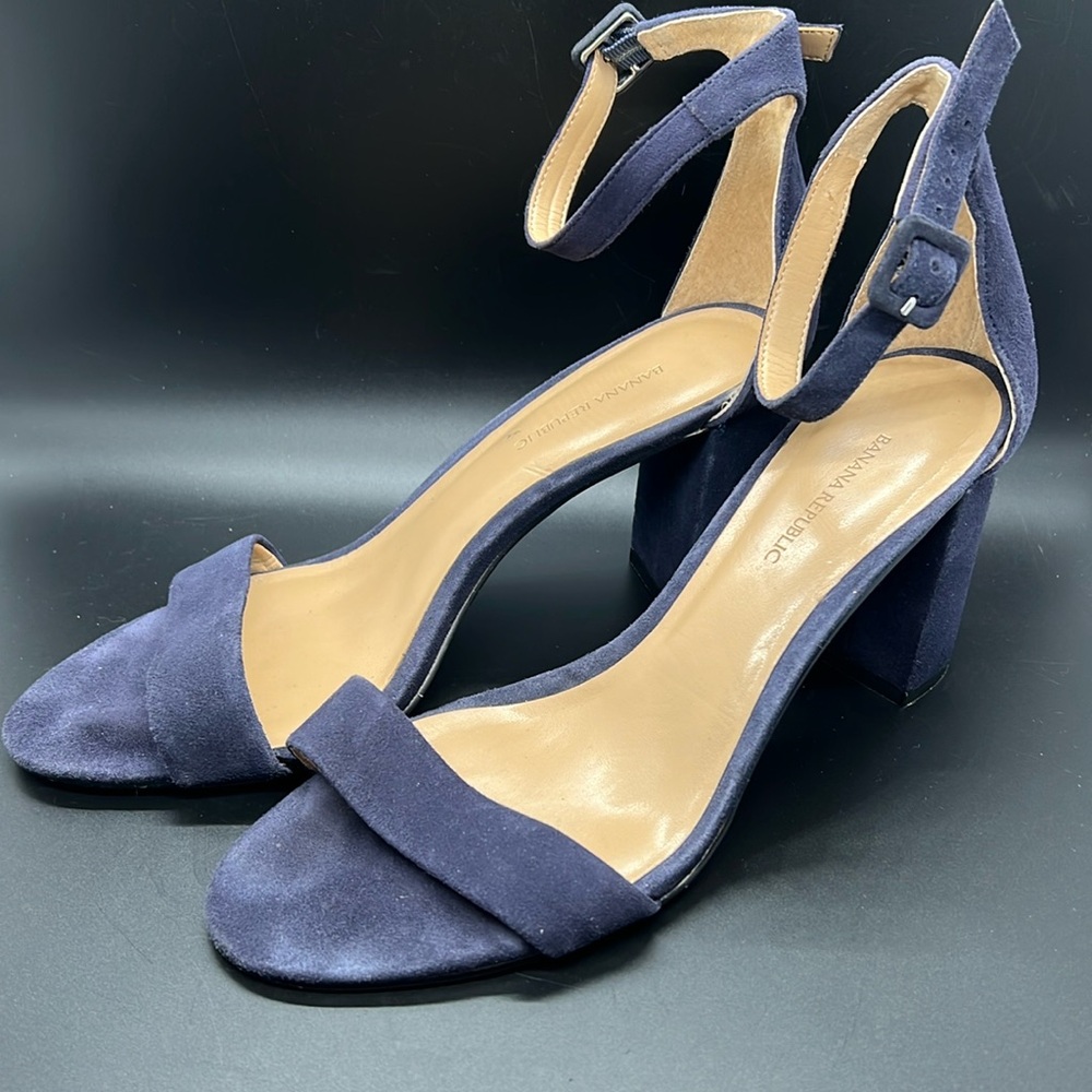 BANANA REPUBLIC Suede Leather ankle strap block heels in denim, blue sz 9.